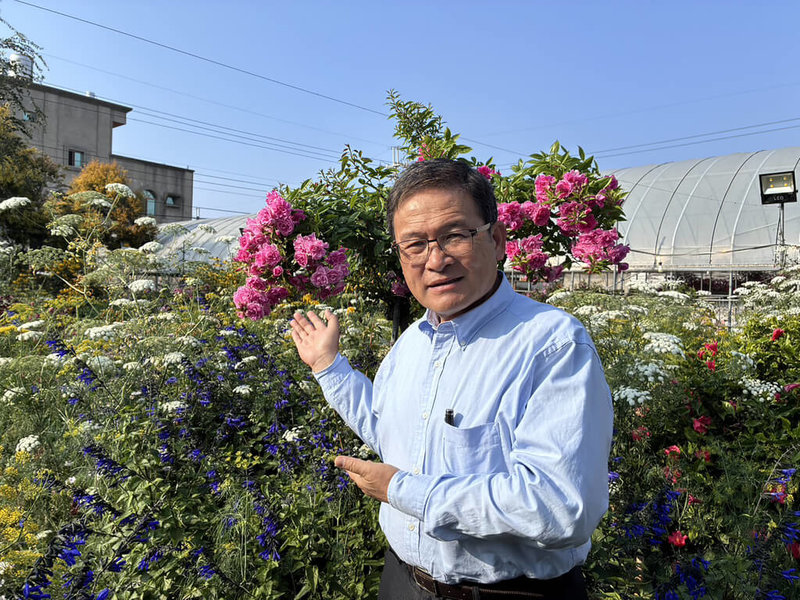 中國國民黨立委謝衣鳯邀請前民主進步黨彰化市長邱建富（圖）加入國民黨，協助輔選彰化縣長提名候選人；邱建富4日表示，不介入他黨的黨內初選，也絕不可能加入他黨，會堅守原有立場，為彰化鄉親打拚。（邱建富提供）中央社記者鄭維真傳真 115年3月4日