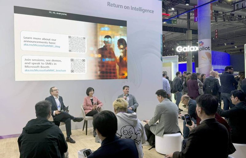 全球行動通訊大會（MWC 2026）在西班牙巴塞隆納登場，遠傳電信總經理井琪（中）受邀與微軟、西班牙電信（Telefónica）代表同台對談，交流AI如何在真實場景重塑網路營運，加速全球電信營運商轉型。（遠傳提供）中央社記者江明晏傳真 115年3月4日