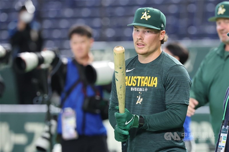 世界棒球經典賽（WBC）澳洲隊陣中有2024年美職選秀狀元巴札納（Travis Bazzana）（圖），他表示非常享受代表國家站上經典賽舞台，也透露與台灣隊費柴德有交集。中央社記者王騰毅東京攝  115年3月4日