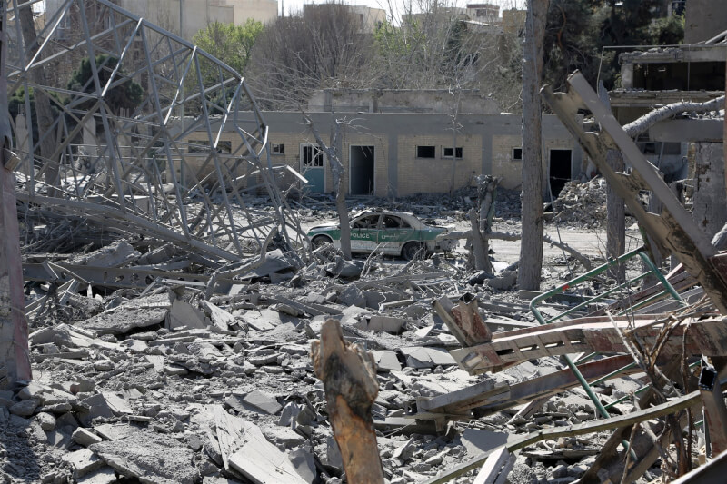 以色列與美國4日對伊朗發動空襲炸毀一間警察局。（安納杜魯新聞社）