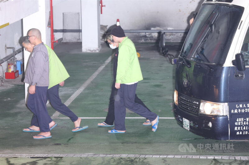 北檢偵辦太子集團洗錢案，依組織犯罪防制條例、洗錢防制法、刑法意圖營利賭博等罪，起訴主嫌陳志等62人、13家公司，緩起訴24人、不起訴1人、通緝3人，並對陳志求處法定最高刑度。圖為台北地檢署4日將9名被告移審台北地方法院。中央社記者趙世勳攝 115年3月4日