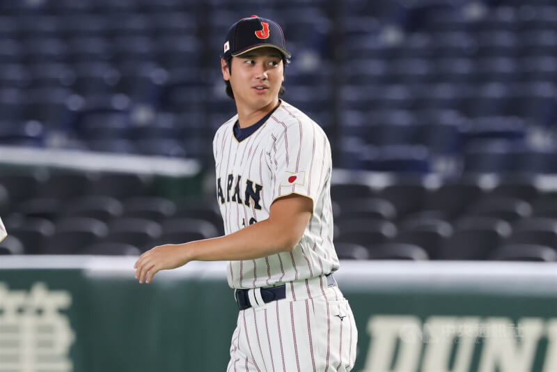 世界棒球經典賽（WBC）日本隊4日在東京巨蛋練球備戰正式賽事，頭號球星大谷翔平（圖）成關注焦點之一，他現身球場準備拍攝官方形象照。中央社記者王騰毅東京攝 115年3月4日