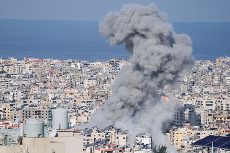 圖為以色列4日空襲黎巴嫩首都貝魯特。（路透社）
