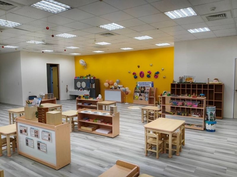 教育部近年協助各政府機關設置教保服務中心協助員工減輕育兒壓力，自民國110年至今已成立166處，提供約9700個名額。圖為高雄國稅局三民分局職場互助教保服務中心內部環境。（教育部提供）中央社記者陳至中台北傳真　115年3月5日