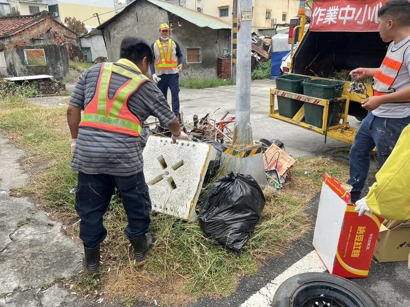 為降低本土登革熱疫情風險，高雄市政府5日舉辦跨局處「除斑誓師」防疫總動員，宣布全市38區同步展開環境大掃蕩。（高雄市衛生局提供）中央社記者林巧璉傳真　115年3月5日