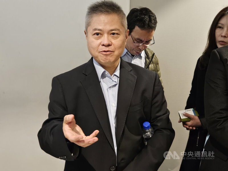 富世達董事長黃祖模（圖）在法說會中表示，AI動能非常強，2025年伺服器相關產品占公司營收比重達36.3%，較2024年的5.3%大幅拉升，估計2026年伺服器相關產品營收可望倍數成長，營收占比拚過半。中央社記者曾仁凱攝　115年3月5日