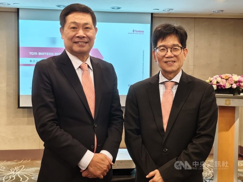 新藥研發公司泰宗預計今年4月上旬掛牌上市，董事長徐煥清（左）與總經理王雅俊（右）5日談營運展望。中央社記者何秀玲攝　115年3月5日