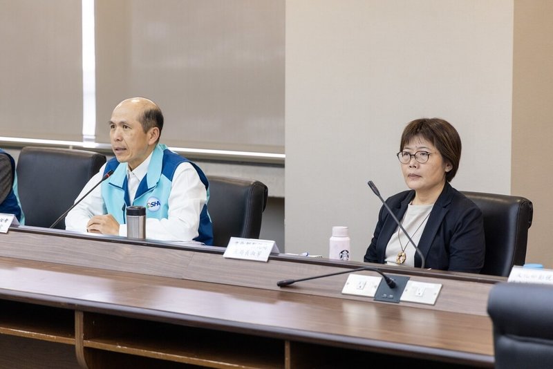 文化部影視及流行音樂產業局長王淑芳（右）、勞動部職業安全衛生署長林毓堂（左）5日主持「如何提升影視業職場安全衛生研商會議」，邀集公協會、業界代表、各縣市政府文化局及勞檢單位等共同研商。（文化部提供） 中央社記者趙靜瑜傳真　115年3月5日