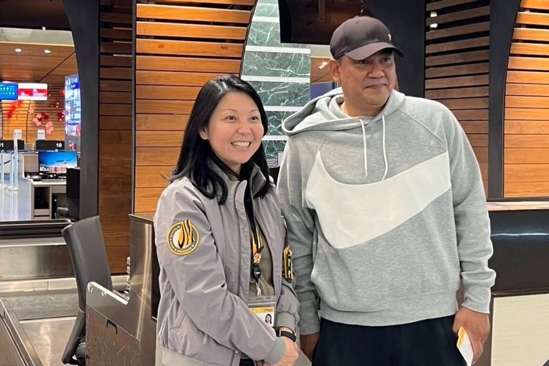 台灣虎航與台灣運動觀光發展協會合作推出WBC應援專機，吸引不少球迷搭乘指定應援航班，更有旅客捕捉到退役球星陳金鋒（右），讓球迷大呼實在值得。（民眾提供）中央社記者吳睿騏桃園機場傳真　115年3月5日