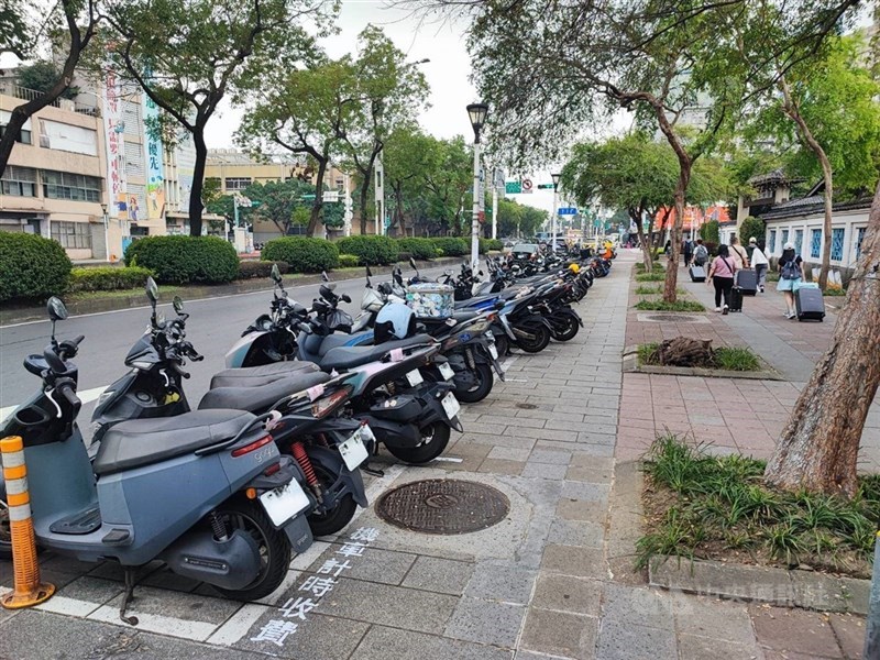 圖為台北市路邊限時停車格。（中央社檔案照片）