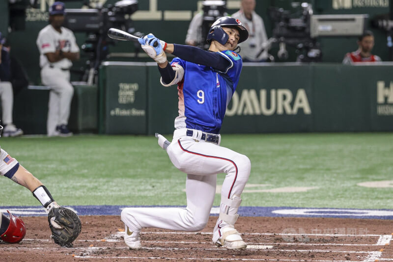 圖為2024年世界12強棒球賽，張政禹在東京巨蛋登場的複賽與美國隊交手。（中央社檔案照片）