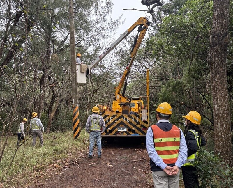 時令進入驚蟄，象徵大地復甦，台電澎湖區營業處春季穩定供電宣示儀式5日舉行，展現守護菊島電力穩供的決心。（台電澎湖區處提供）中央社  115年3月5日