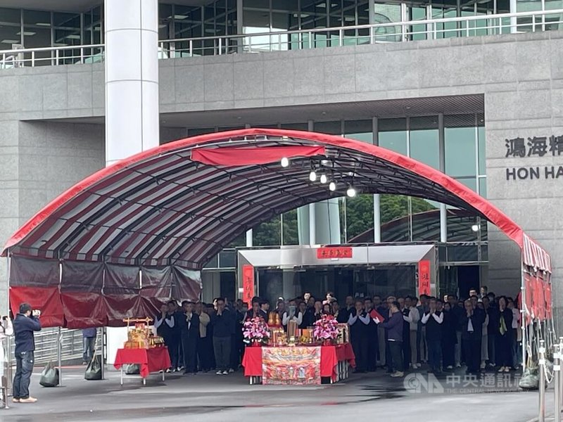 鴻海6日在新北市土城總部舉行開工儀式，董事長劉揚偉率高階主管一同出席。中央社記者鍾榮峰攝　115年3月6日