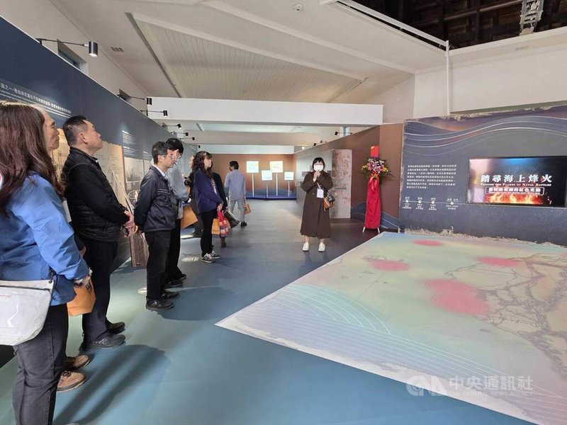 「烽火船說－水下文化資產特展」6日起巡迴到澎湖縣，聚焦戰爭與沉船，特色亮點地面投影互動裝置，重現明清時期到第二次世界大戰附近海域重大海戰。中央社  115年3月6日