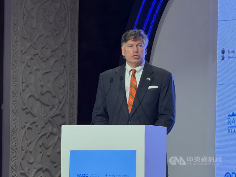美國副國務卿藍道（Christopher Landau）（圖）5日在印度「瑞辛納對話」（Raisina Dialogue）中表示，在與印度的貿易協議中，美國會優先考慮自身利益，避免犯下20年前與中國貿易協商時相同的錯誤。中央社記者李晉緯新德里攝　115年3月6日