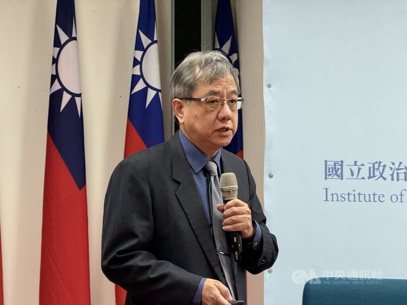 政治大學國際關係研究中心6日召開「解析2026年中共全國兩會座談會」，多名專家學者與會。圖為中華經濟研究院第一所研究員兼所長劉孟俊。中央社記者廖文綺攝　115年3月6日