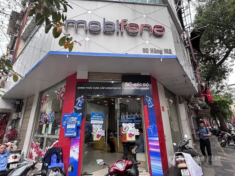 隸屬於越南公安部的Mobifone為越南第三大電信營運商。消息人士透露，該公司將追隨前兩大電信商腳步，與中國5G供應商簽訂建設基地台的合約，再度引發關注。中央社記者曾婷瑄河內攝　115年3月6日
