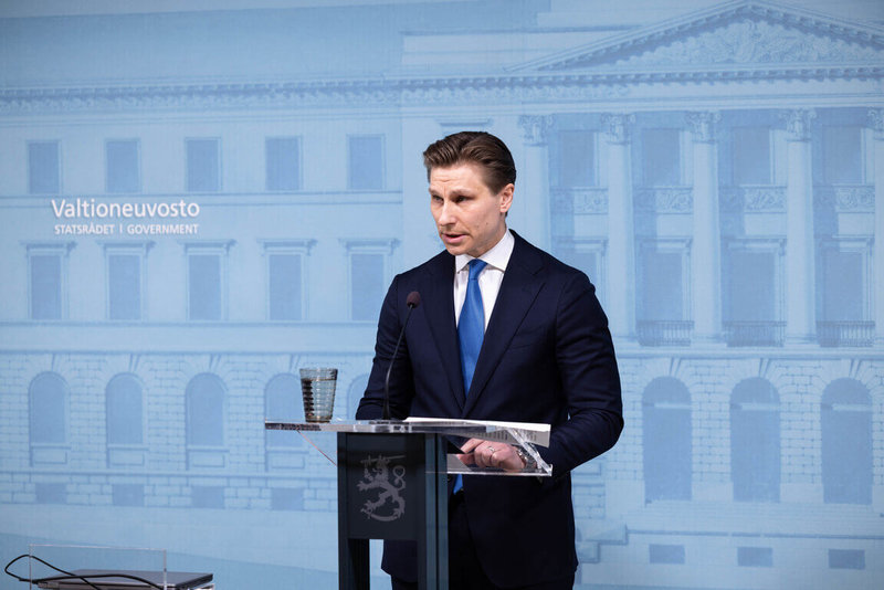 芬蘭國防部長哈卡寧（Antti Häkkänen）舉行記者會宣布提案修改「核能法」及「刑法」，允許在國防安全相關情況下讓核武裝置進入芬蘭。（芬蘭總理辦公室提供）中央社記者巫祈麟赫爾辛基傳真　115年3月6日