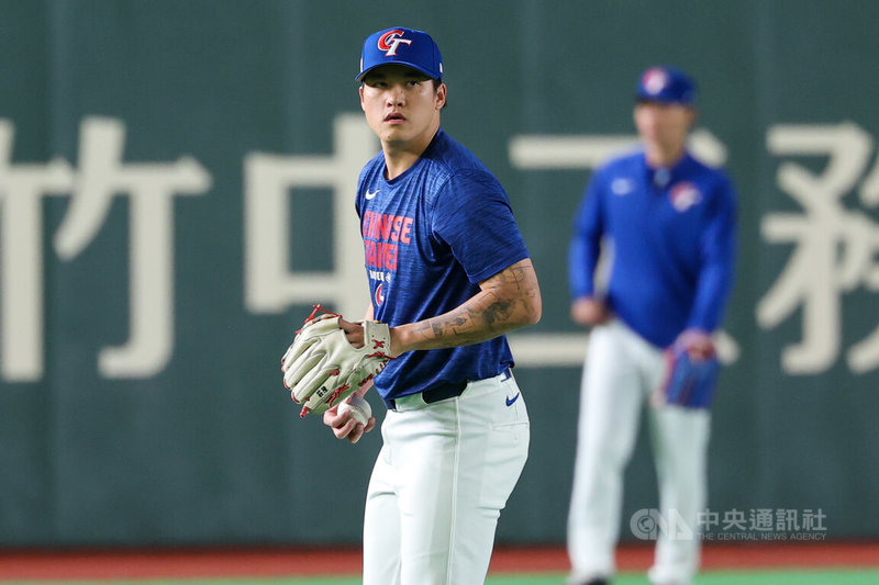 世界棒球經典賽（WBC）台灣隊預賽先後不敵澳洲、日本，7日將與捷克隊交手，預計派出旅美投手莊陳仲敖（中）先發。中央社記者王騰毅東京攝　115年3月6日