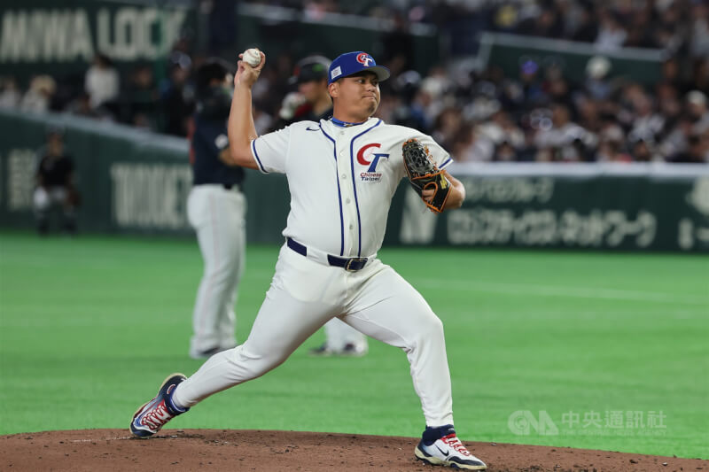 台灣投手胡智爲2局時接替登板。中央社記者王騰毅東京攝 115年3月6日