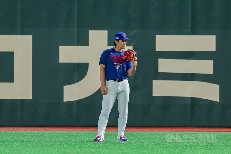 左手食指骨裂的台灣隊長陳傑憲（圖）帶傷參與賽前練球。中央社記者王騰毅東京攝　115年3月6日