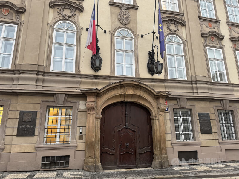 捷克參議院4日通過第173號決議，支持台灣有意義參與國際組織活動。決議還指出，聯合國大會第2758號決議並未處理台灣政治地位，也未提及台灣或台灣人民，拒絕相關內容遭到錯誤詮釋。圖為捷克參議院。中央社記者劉郁葶布拉格攝 115年3月6日