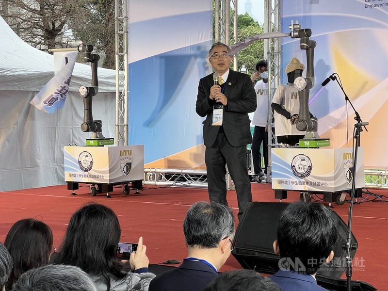 台灣大學校園徵才博覽會7日登場，校長陳文章（圖）特別向企業用人單位喊話，履歷別只看畢業系所，也要看是否修讀跨領域模組。中央社記者陳至中台北攝　115年3月7日