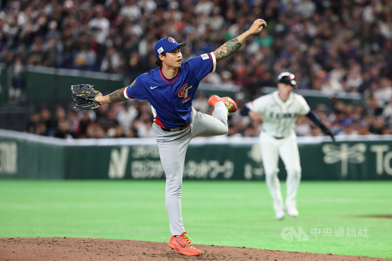 世界棒球經典賽（WBC）C組預賽台灣隊7日在日本東京巨蛋與捷克隊交手，台灣隊3局下換投，由左投林昱珉接替，順利化解壘上有人危機，力保不失分。中央社記者王騰毅東京攝　115年3月7日