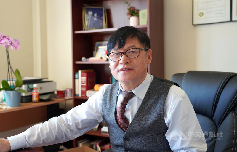 天安門民運人士劉俊在律師事務所受訪。中央社記者張欣瑜加州奧克蘭攝　115年3月7日