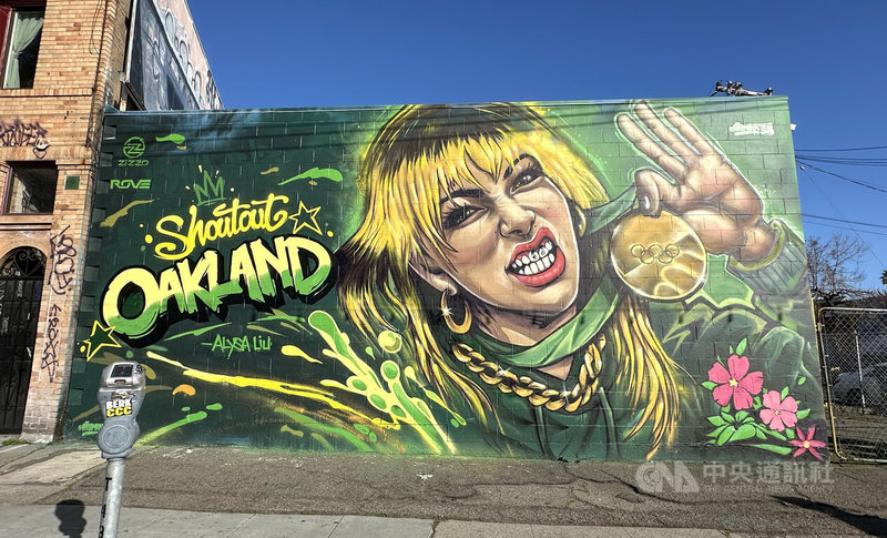 加州奧克蘭街頭的巨幅壁畫彰顯美國華裔花式滑冰選手劉美賢的精神。中央社記者張欣瑜加州奧克蘭攝　115年3月7日