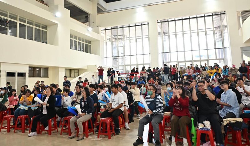 彰化縣政府在縣府大廳辦直播應援活動，現場人潮踴躍，加油聲不斷。（彰化縣政府提供）中央社記者蕭博陽傳真 115年3月7日