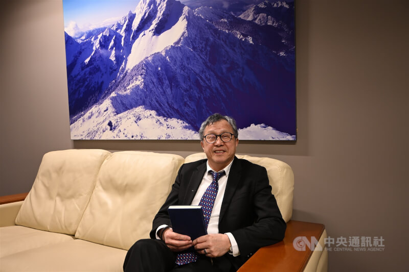 駐歐盟兼駐比利時代表謝志偉在代表處接受中央社專訪，說明近年台歐經貿愈來愈深化，台灣不可取代性提升。中央社記者吳柏緯布魯塞爾攝　115年3月7日