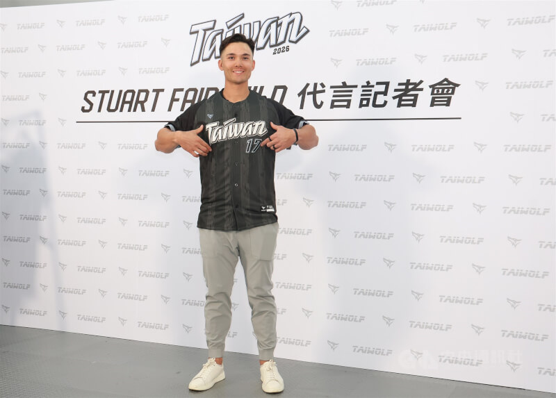 費柴德2月27日在台北大巨蛋店出席活動，表示很高興代表台灣出戰。中央社記者張新偉攝　115年2月27日