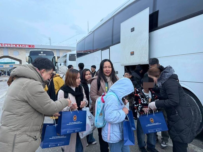 泰國在土耳其成立指揮中心，協助受中東衝突影響的泰國公民從伊朗撤離，首批撤離的泰國公民7日經由卡皮科伊邊境檢查站進入土耳其。（泰國外交部提供）中央社記者李宗憲曼谷傳真 115年3月8日