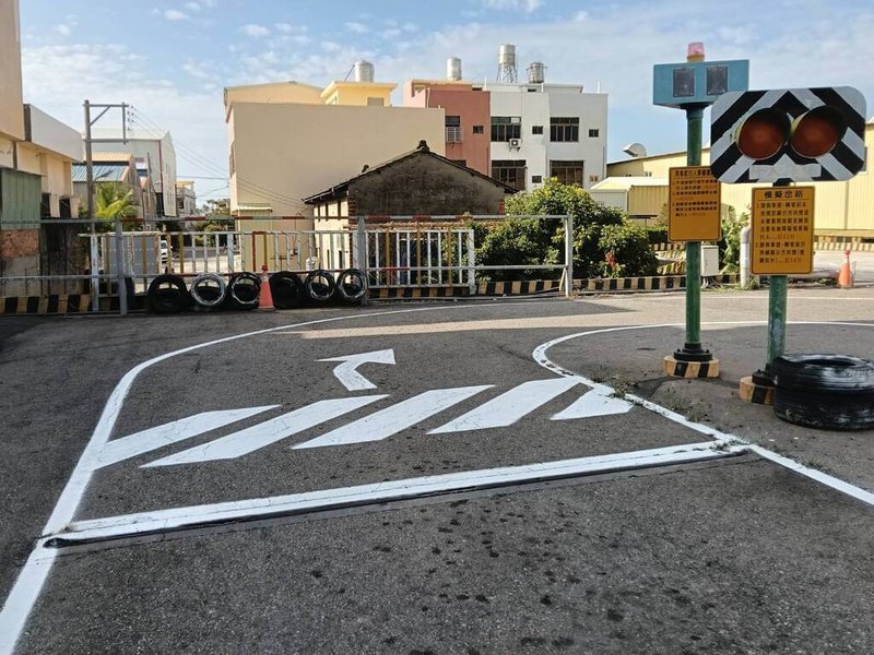 交通部公路局預計3月底汽車考照場考增加考驗項目，小型車新增無號誌路口停讓行人、視野死角確認，大型車新增指差確認，若未做到，皆一次扣32分出局。（公路局提供）中央社記者黃巧雯傳真　115年3月8日