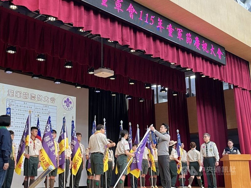 台北市童軍會榮譽會長、台北市長蔣萬安（前排右1）分享，他的大兒子曾克服寒流、大雨等困難完成任務，於114年通過童軍高考，童軍精神對學生未來人生面對挑戰是重要力量。中央社記者楊淑閔攝 115年3月8日