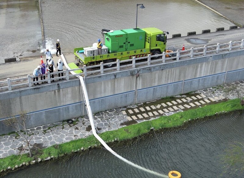 入冬以來，台灣降雨量偏低，農水署2025年打造行動抗旱車，將泵浦、發電機、控制箱及輸水軟管全面整合於車體，為2026年抗旱添助力。（農水署提供）中央社記者汪淑芬傳真　115年3月8日