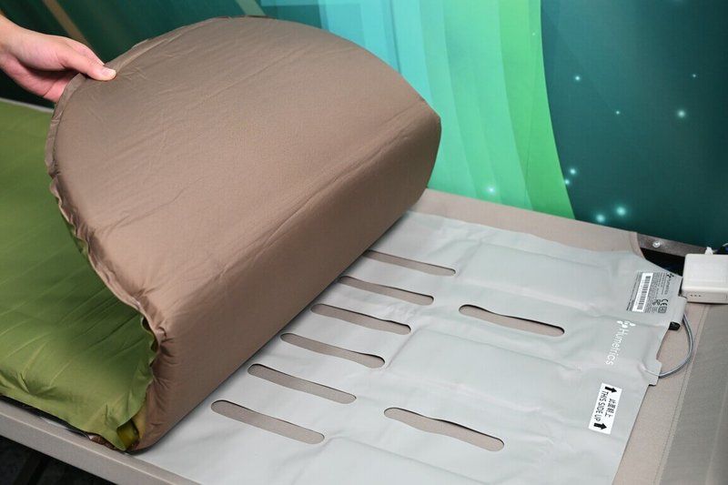 資策會軟體院運用人工智慧（AI），結合仁寶電腦5G通訊系統與維思感創智慧感測墊，開發「5G及AI賦能的智慧床墊照護系統」，在長者離床前約90秒發出預警，即時通知照護者。（資策會提供）中央社記者趙敏雅傳真　115年3月8日