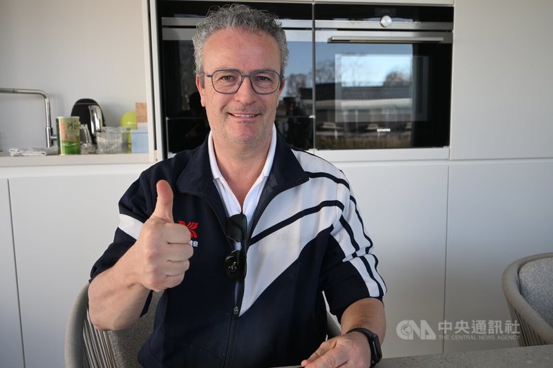 凱爾鴿業執行長阿利恩告訴中央社，早在1820年前後，比利時人就開始飼養鴿子，許多國家直到1900年代後才開始養鴿、賽鴿。在其他國家開始之前，比利時已經有了豐富的經驗。中央社記者吳柏緯魯汶攝 115年3月8日