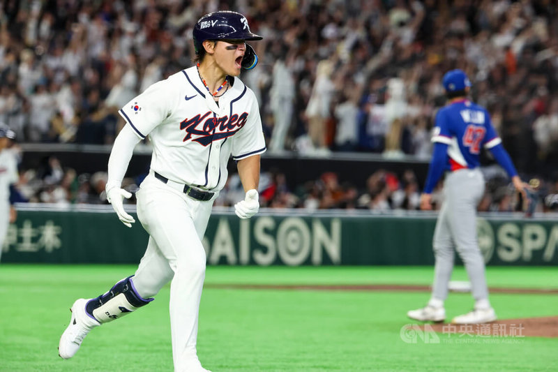 世界棒球經典賽（WBC）8日中午在日本東京巨蛋上演台韓大戰，6局下韓國打者金倒永敲2分砲，高呼繞壘。中央社記者王騰毅東京攝  115年3月8日
