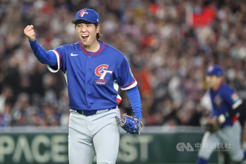 古林睿煬首局讓韓國隊打者3上3下，振臂吶喊。中央社記者王騰毅東京攝　115年3月8日