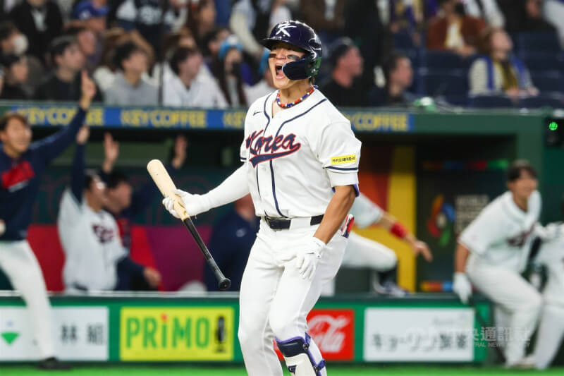 韓國打者金倒永6局下敲出2分砲。中央社記者王騰毅東京攝　115年3月8日