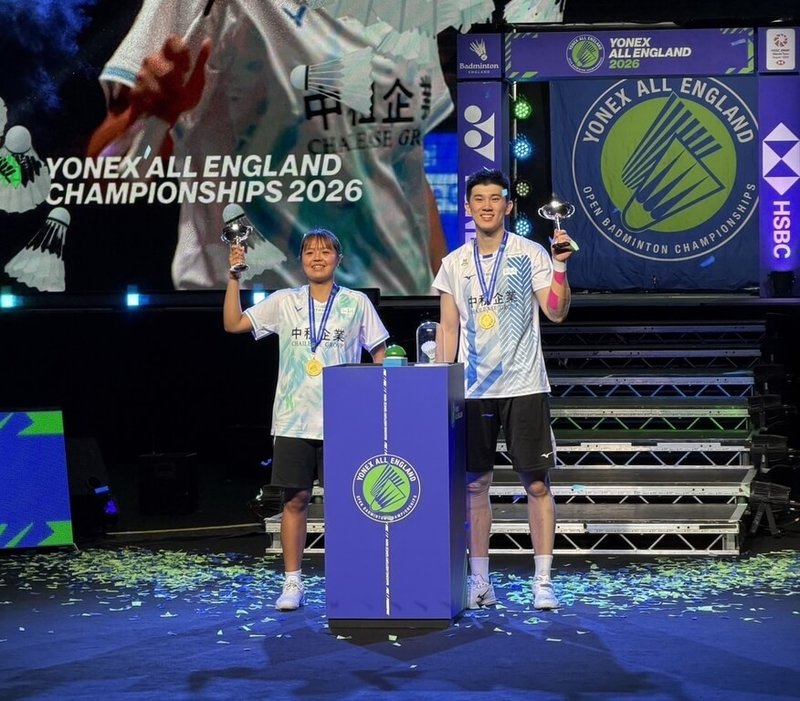 BWF超級1000系列的全英羽球公開賽8日進行各組決賽，台灣混雙組合葉宏蔚（右）、詹又蓁（左）靠著出色輪轉及戰術奪冠，成為賽史首組奪冠的台灣搭檔。（教練劉佳城提供）中央社記者黎建忠傳真　115年3月8日