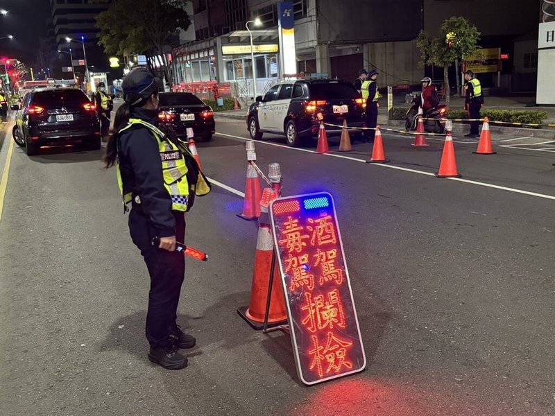 高雄市小港區7日發生駕駛涉嫌毒駕追撞2部機車，造成1死2傷事故，高雄市政府警察局規劃於9日至11日，同步動員全市17個分局，針對全市38個行政區展開「取締毒駕、酒駕大執法」。（高雄市交通大隊提供）中央社記者張已亷傳真　115年3月9日