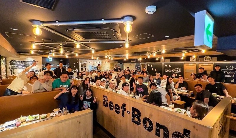 中華民國棒球協會理事長辜仲諒9日在日本宴請世界棒球經典賽（WBC）台灣隊成員吃燒肉，感謝大家的努力與付出。（中華棒協提供）中央社記者蘇志畬傳真　115年3月9日