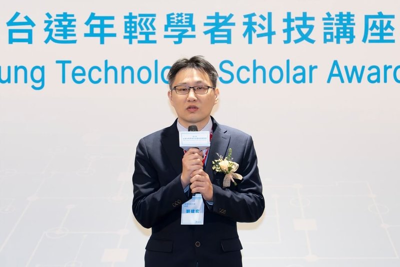台科大電機系副教授劉建宏致力提升高比例再生能源條件下電網的穩定性與韌性，榮獲2025年「台達年輕學者科技講座」。（台科大提供）中央社記者許秩維傳真　115年3月10日