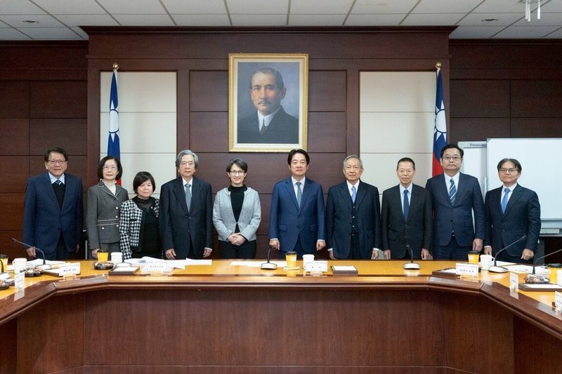 總統賴清德（右5）10日上午出席在總統府召開的「第7屆監察委員提名審薦小組」第1次會議，並頒發聘書予小組委員。總統期盼勵行廉能政治、捍衛主權、民主與落實人權立國。（總統府提供）中央社記者溫貴香傳真　115年3月10日