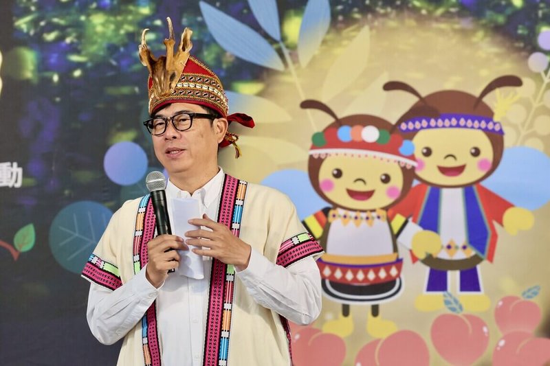 「那瑪夏賞螢暨水蜜桃季」將於3月20日至4月30日登場，高雄市長陳其邁（圖）10日出席推廣活動，提到「那瑪夏賞螢季是人生一定要造訪一次的生態盛事」，歡迎民眾前往體驗，賞螢之餘，也能品嚐最新鮮的水蜜桃。（高雄市政府提供）中央社記者張已亷傳真　115年3月10日