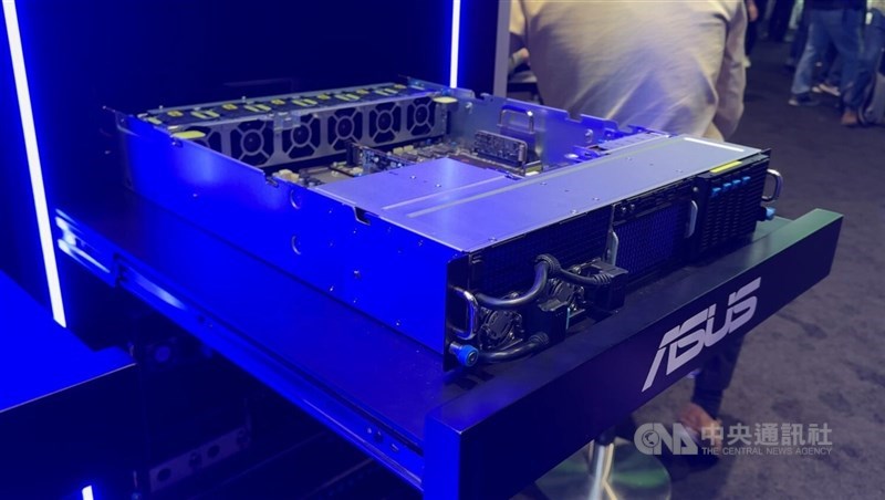 圖為華碩伺服器。（中央社檔案照片）