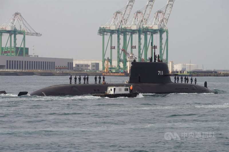 潛艦國造原型艦海鯤艦10日上午在軍方快艇伴陪下，進行第5次潛航測試，也是農曆年後首度海測。中央社記者董俊志攝　115年3月10日